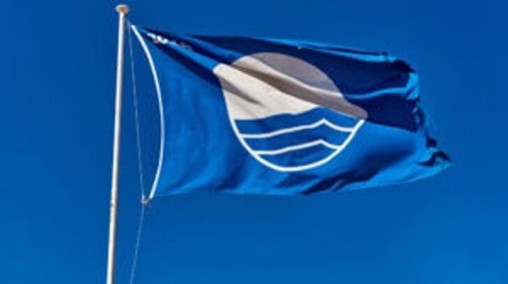 Gemeente Sluis heeft vier Blauwe Vlaggen in ontvangst mogen nemen voor de stranden in de gemeente. (Alex Tihonovs / Shutterstock.com)