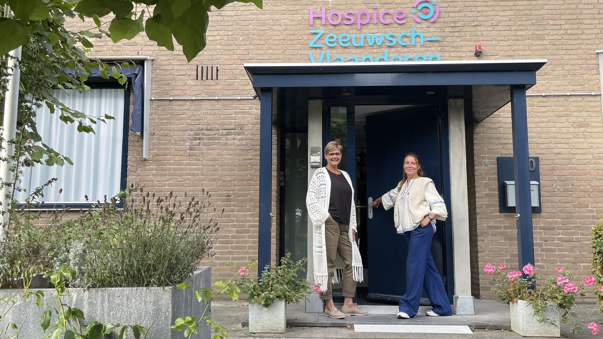 Coördinatoren Sabina (l) en Joyce heten belangstellenden van harte welkom op de Open dag op 11 oktober!