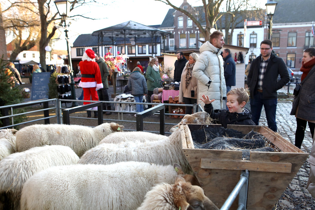 De eerste kerstfair in Groede, vorig jaar, was een groot succes. Jong en oud vermaakten zich opperbest. Foto: Peter Verdurmen