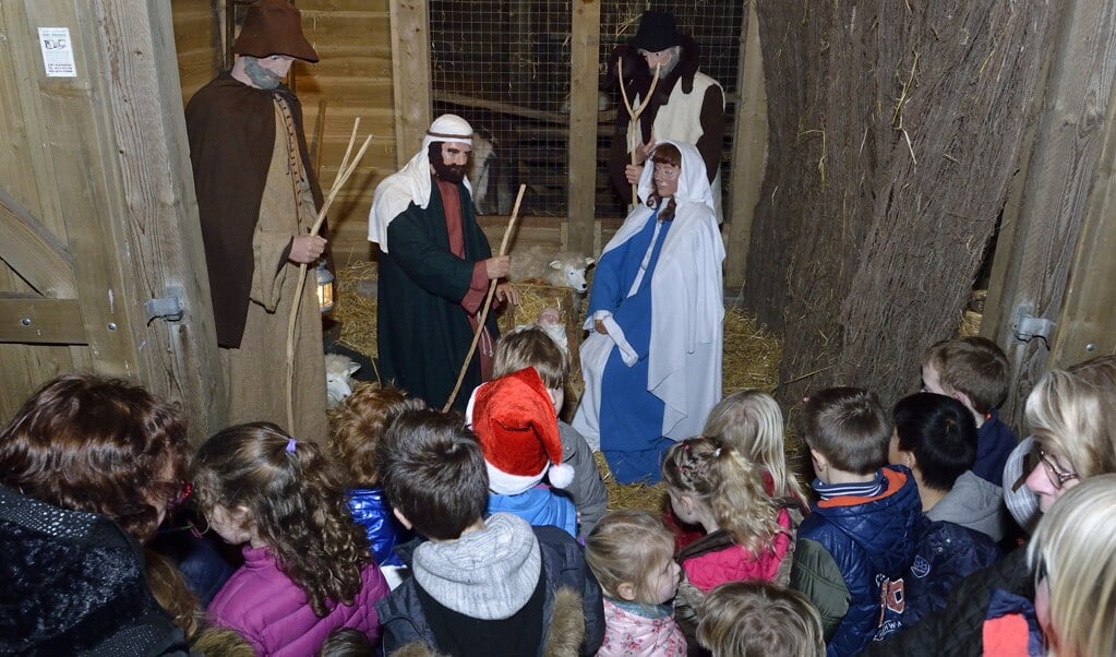 Vorig jaar was er veel belangstelling bij opening kerststal op het hertenkamp (archieffoto)