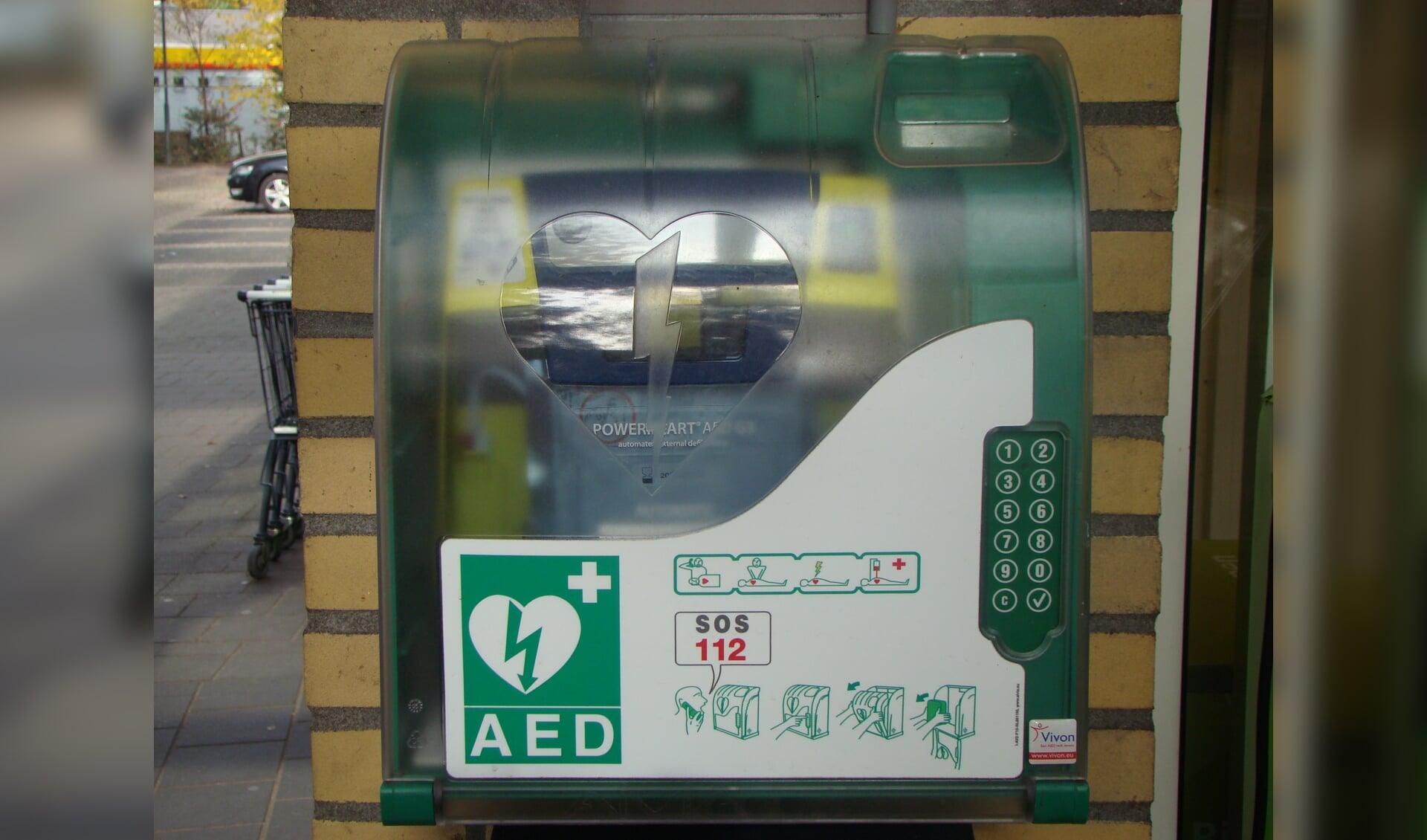 AED-apparaat bij de PLUSsupermarkt