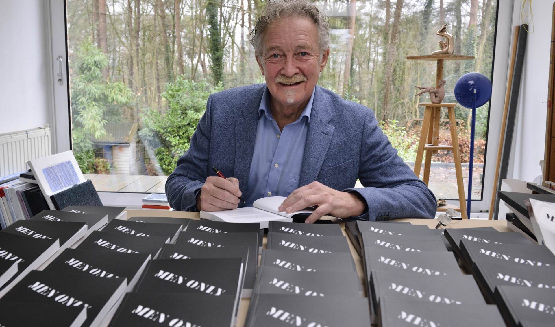 Willem Berkers met zijn boek