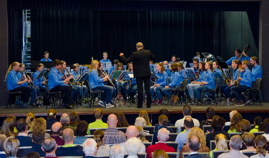 Opleidingsorkest Pro Honore et Virtute in het Vestzaktheater. (foto: Annemieke van Tinteren)