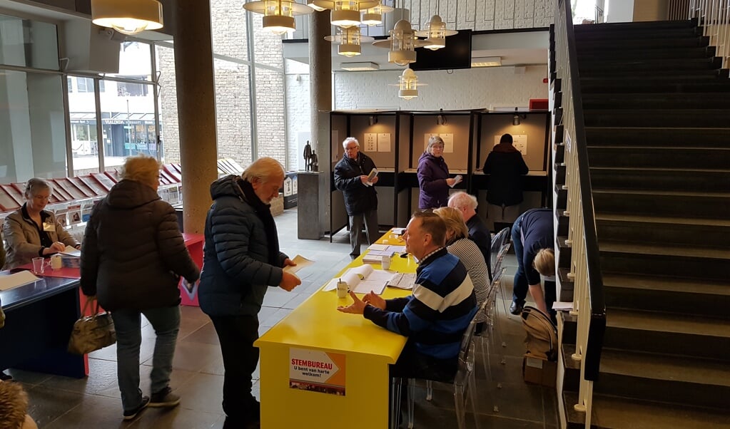 Stemmen in het gemeentehuis voor de gemeenteraadsverkiezingen 2018 (archieffoto)