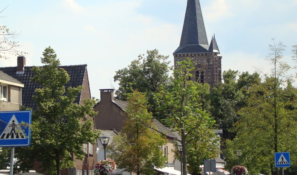 zicht op de toren vanuit Nieuwstraat