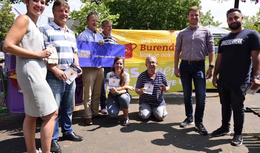 SonenBreugelVerbindt en de LEV-groep gaven de start voor burendag 2018  in Son en Breugel samen met wethouder Tom van den Nieuwenhuijzen