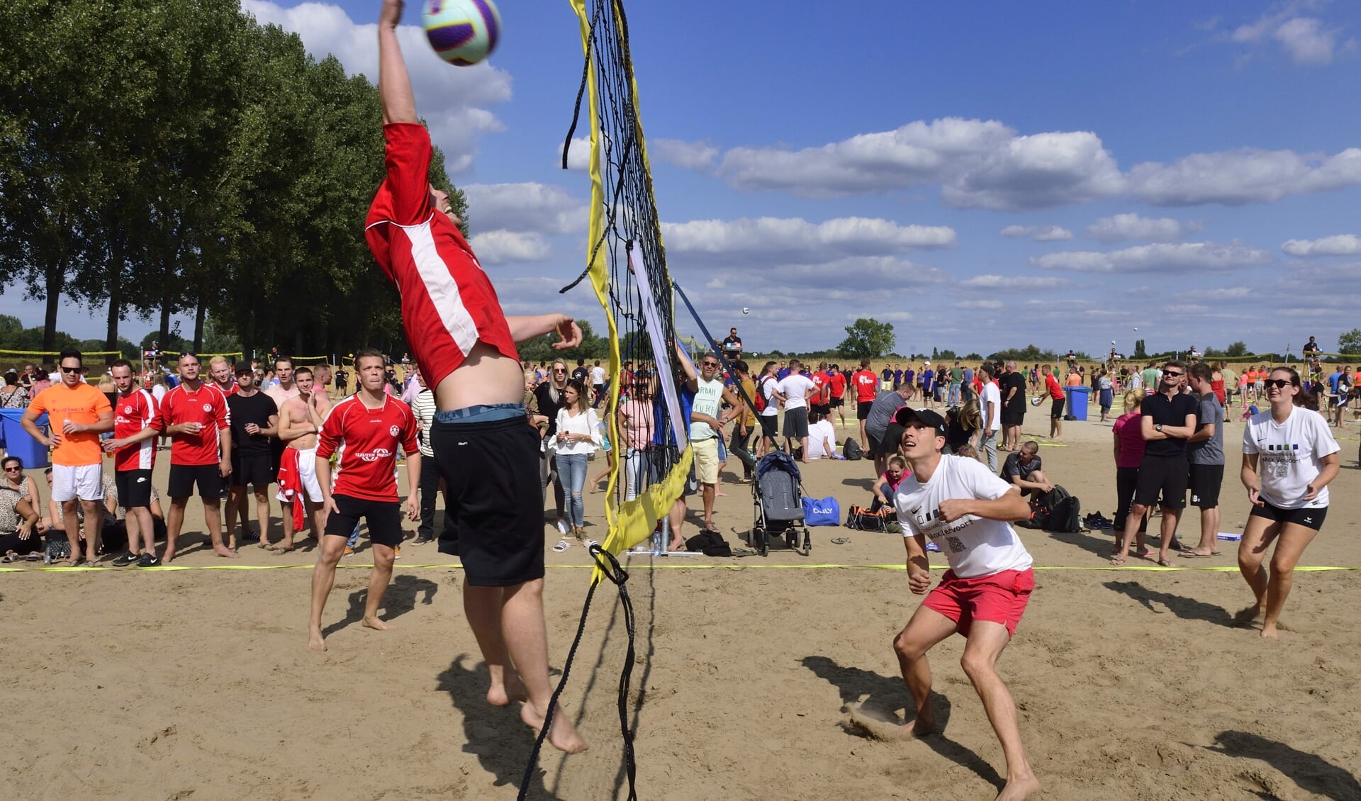 Teams strijden om de punten tijdens Beach Event Son 2019 (archieffoto)