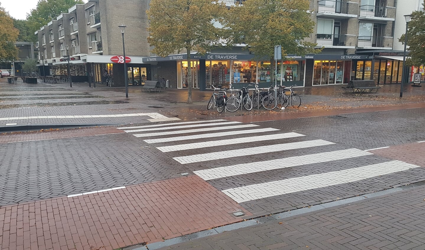 Het zebrapad tussen het Raadhuisplein en het Kerkplein