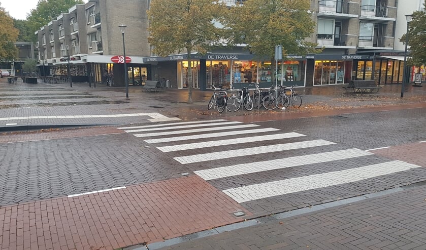 Het zebrapad tussen het Raadhuisplein en het Kerkplein | Fotonummer: 4b6af5