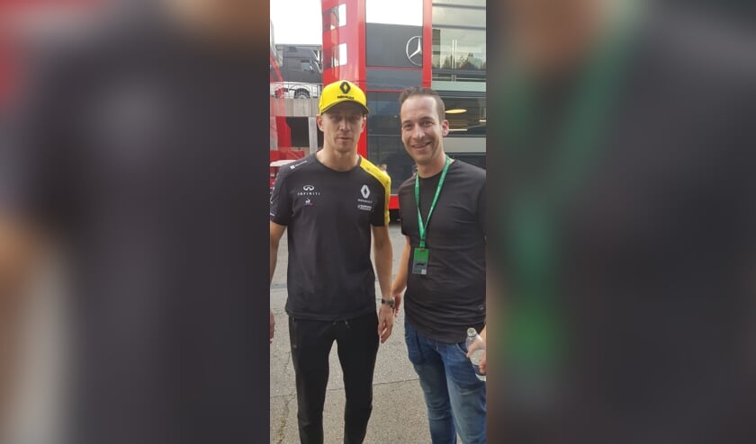 Nico Hulkenberg (l) en Erik Foolen (r) de koper van de kavel | Fotonummer: a51e15