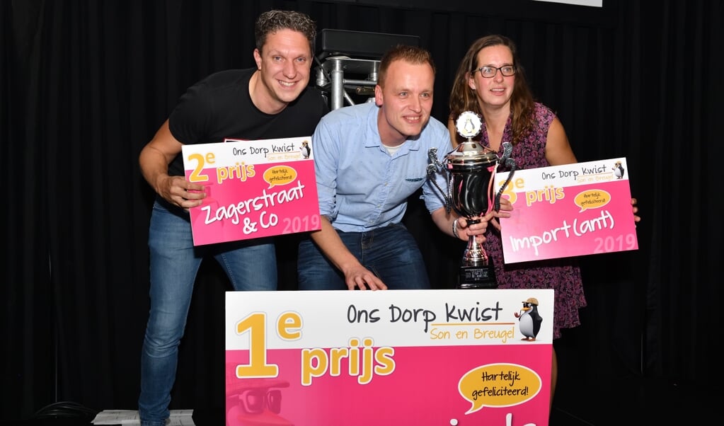 De teamcaptain van winnaar Masterminds (m) en de teamcaptains van de gedeelde tweede plaats van de teams Zagerstraat & Co en Import(ant) 