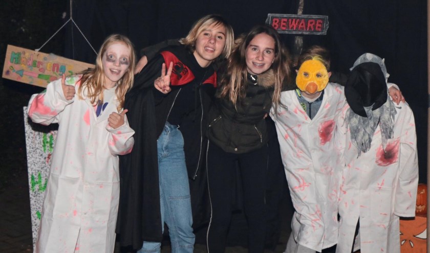 Griezelen in de Paulus Potterstraat tijdens Halloween | Fotonummer: 07d573