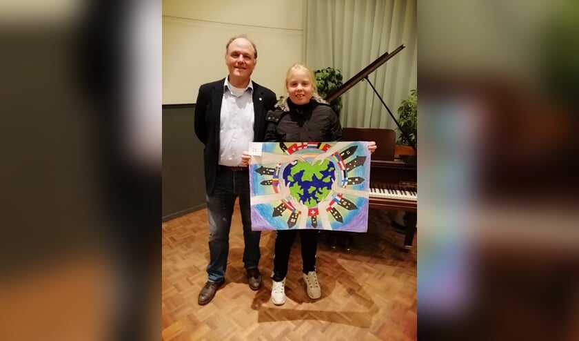 Winnares Lieke Manders van basisschool De Stokland samen met Rob Peeters | Fotonummer: 4a3696