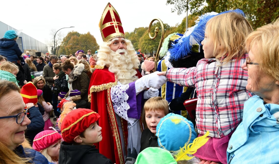 <p>Dit jaar begroet Sinterklaas de kinderen digitaal</p>