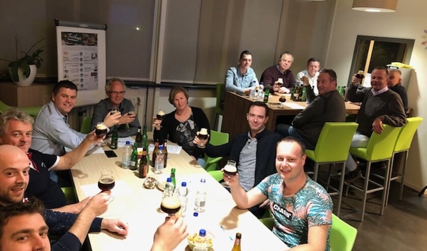 Heerlijk genieten van een avondje bierproeven | Fotonummer: 0e3ccb