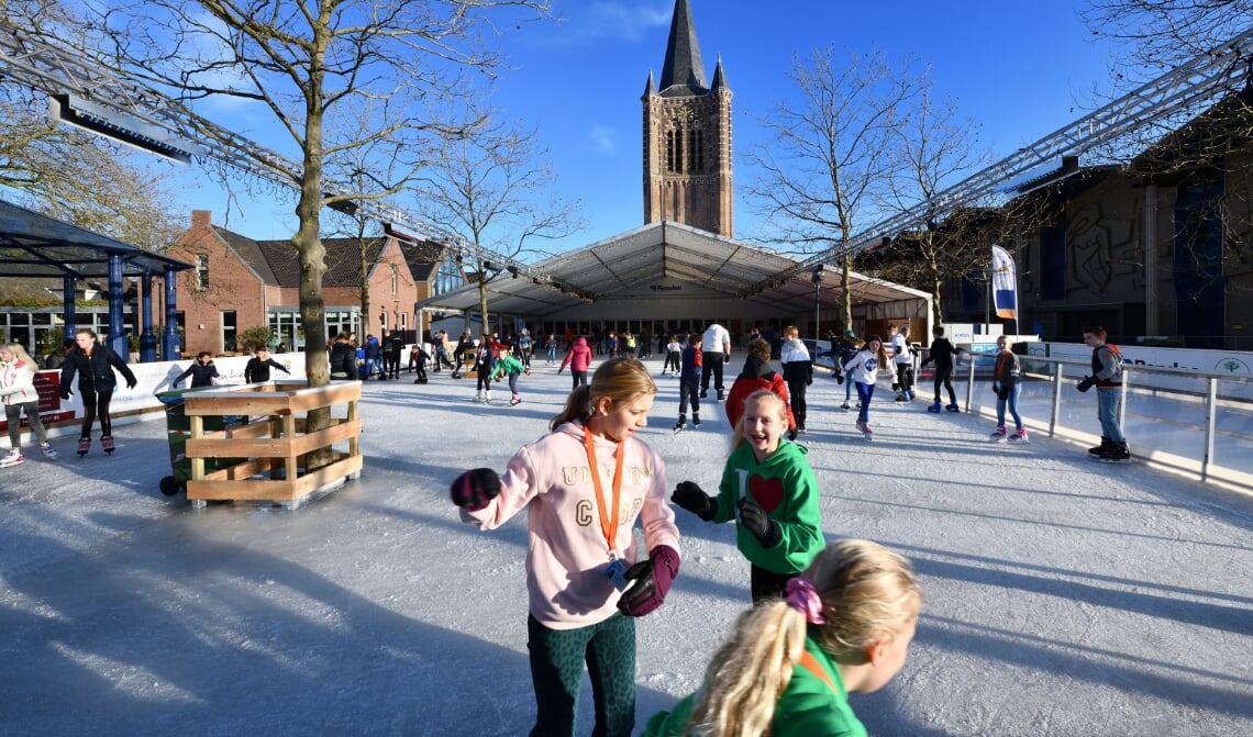 <p>Een sfeerbeeld van de editie van het IJsfeest van vorig jaar </p>