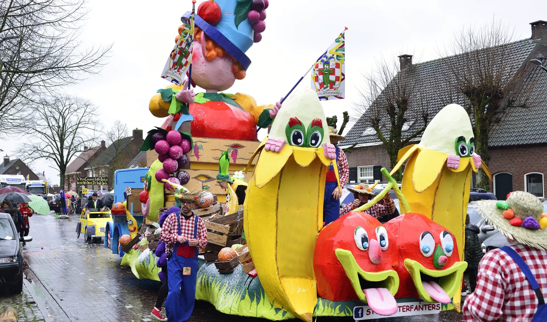 Een van de carnavalswagens uit de carnavalsoptocht 2019 (archieffoto Wil Feijen)