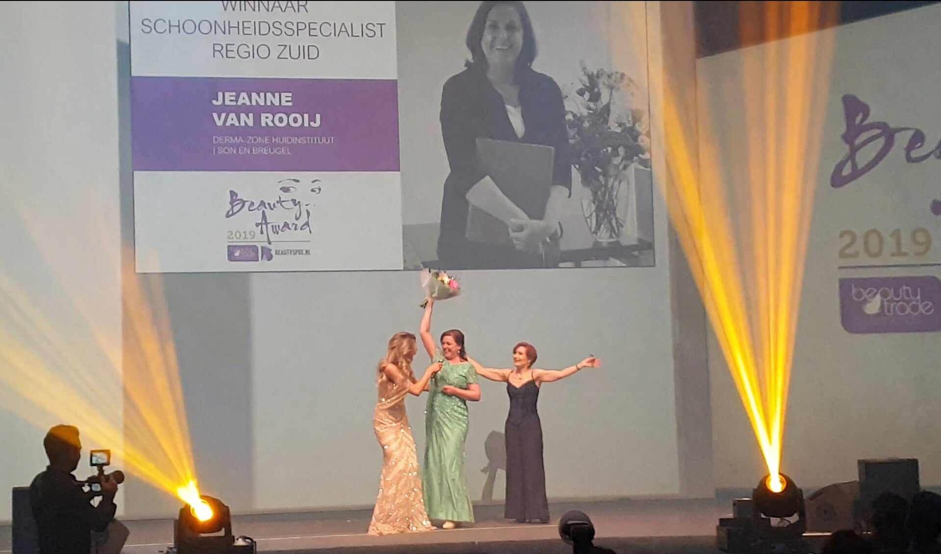 Jeanne van Rooij (midden) winnaar Beauty Award 2019