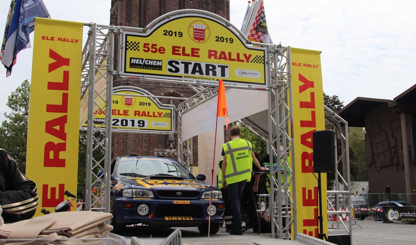 De start van de Elle Rally op het Kerkplein in Son en Breugel in 2019