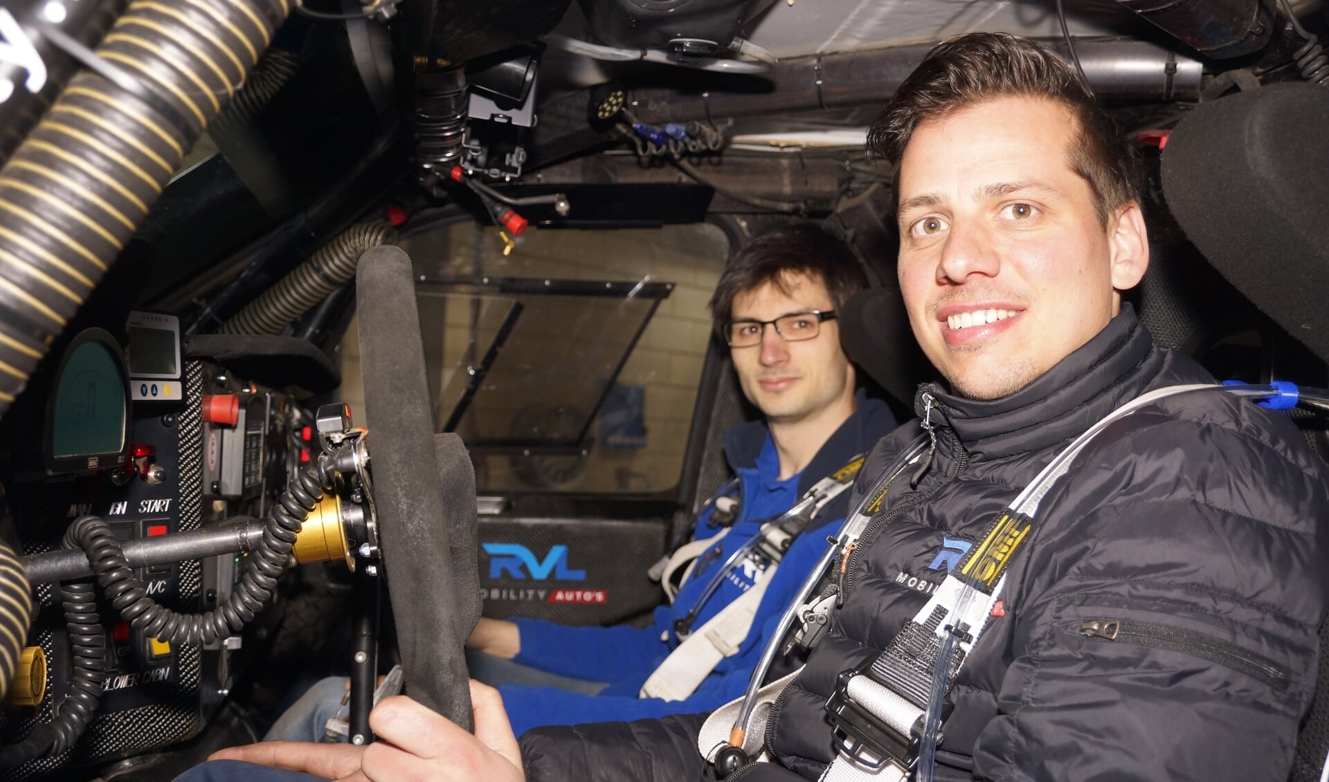 Navigator Erik Lemmen (l) en coureur Ronald van Loon (r)