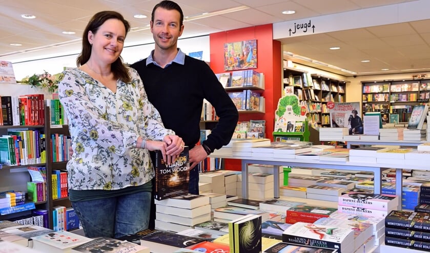 Maaike en Pieter in hun winkel | Fotonummer: 980772