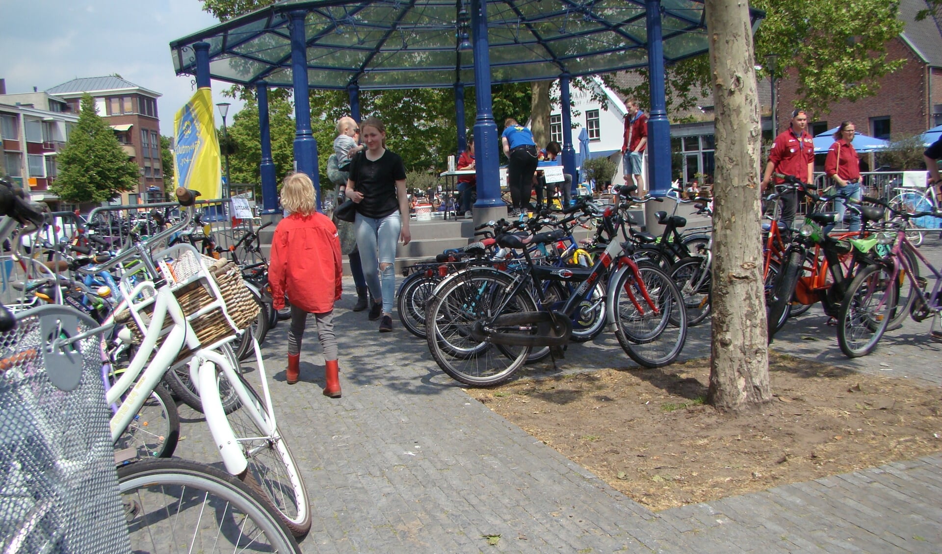 De fietsenmarkt van Dutmella bij de Kiosk