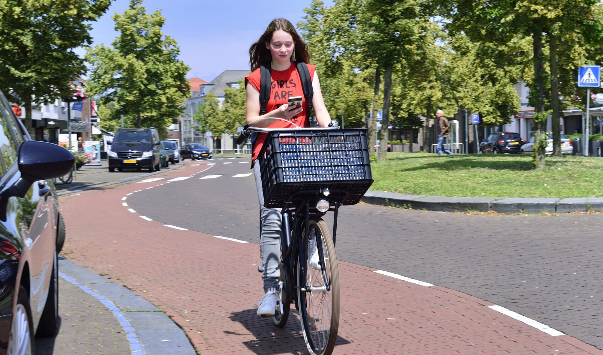 Er worden toch nog veel fietsers bekeurd voor het bellen of appen (archieffoto)