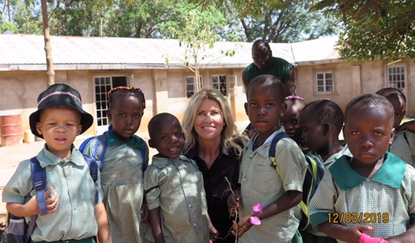 Joke tussen de kinderen in Kenia