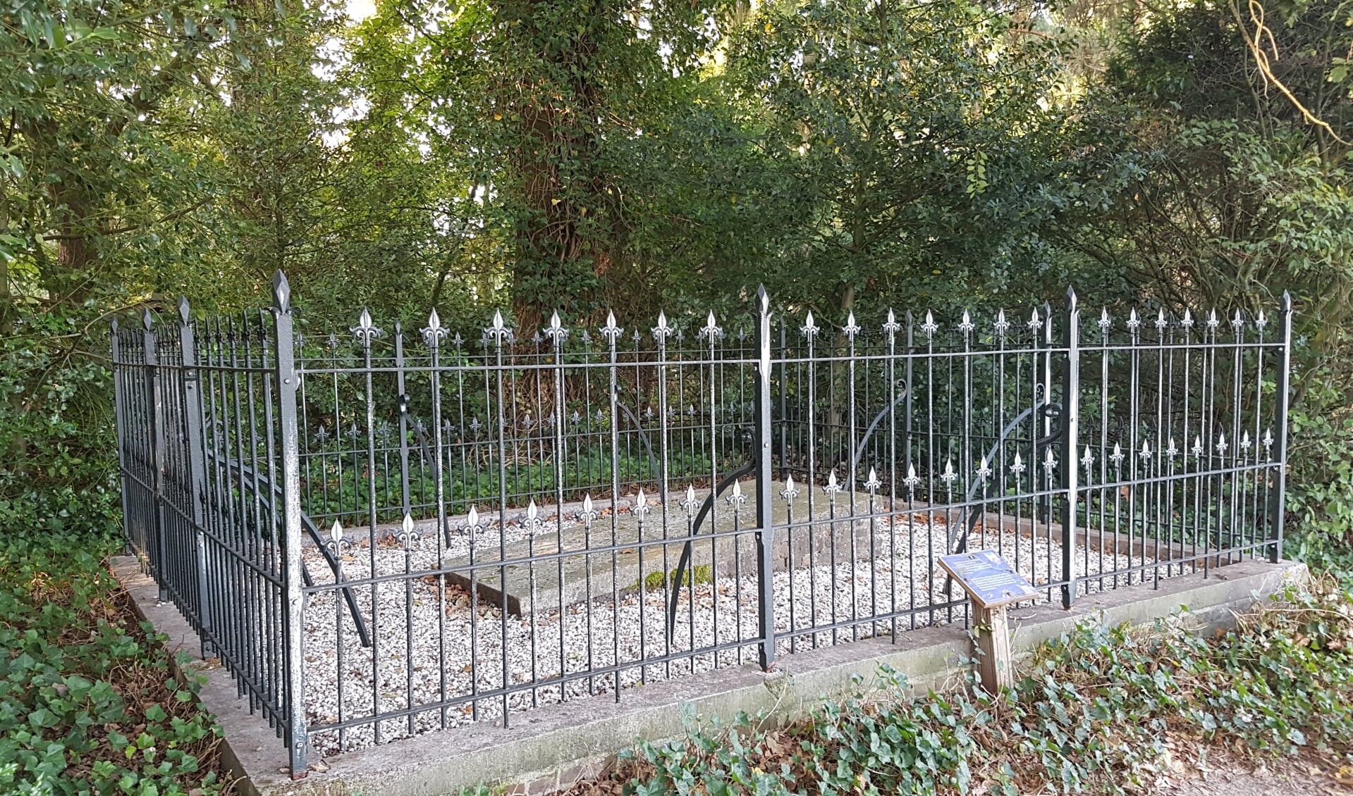 De kleinste begraafplaats na het onderhoud