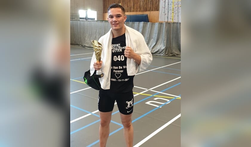 Kickbokser Quint na zijn laatste wedstrijd die hij op K.O. gewonnen heeft | Fotonummer: 20e32e