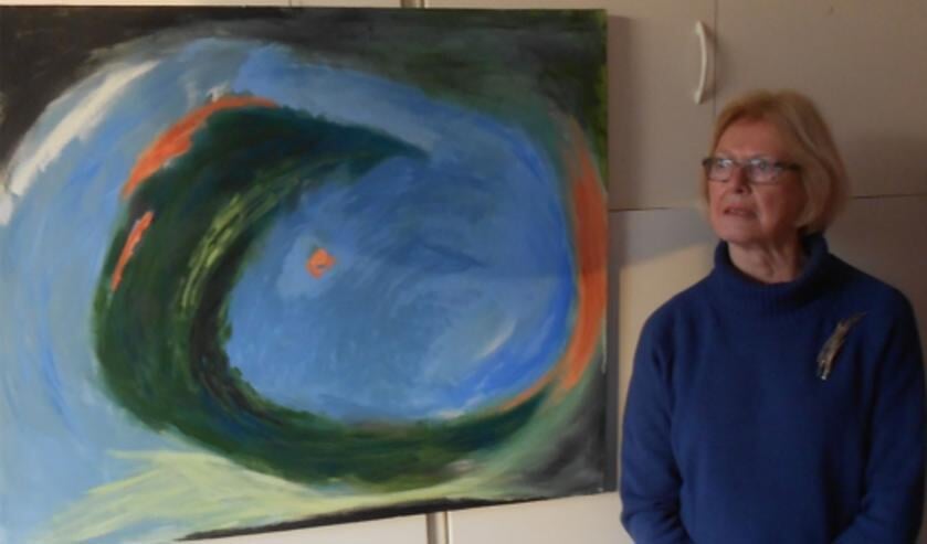 Thea Hoefsloot bij een schilderij | Fotonummer: 277854