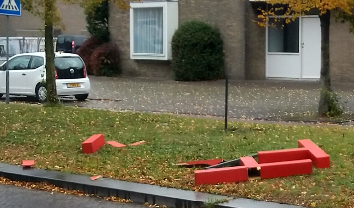 Rode kruisen gesloopt
