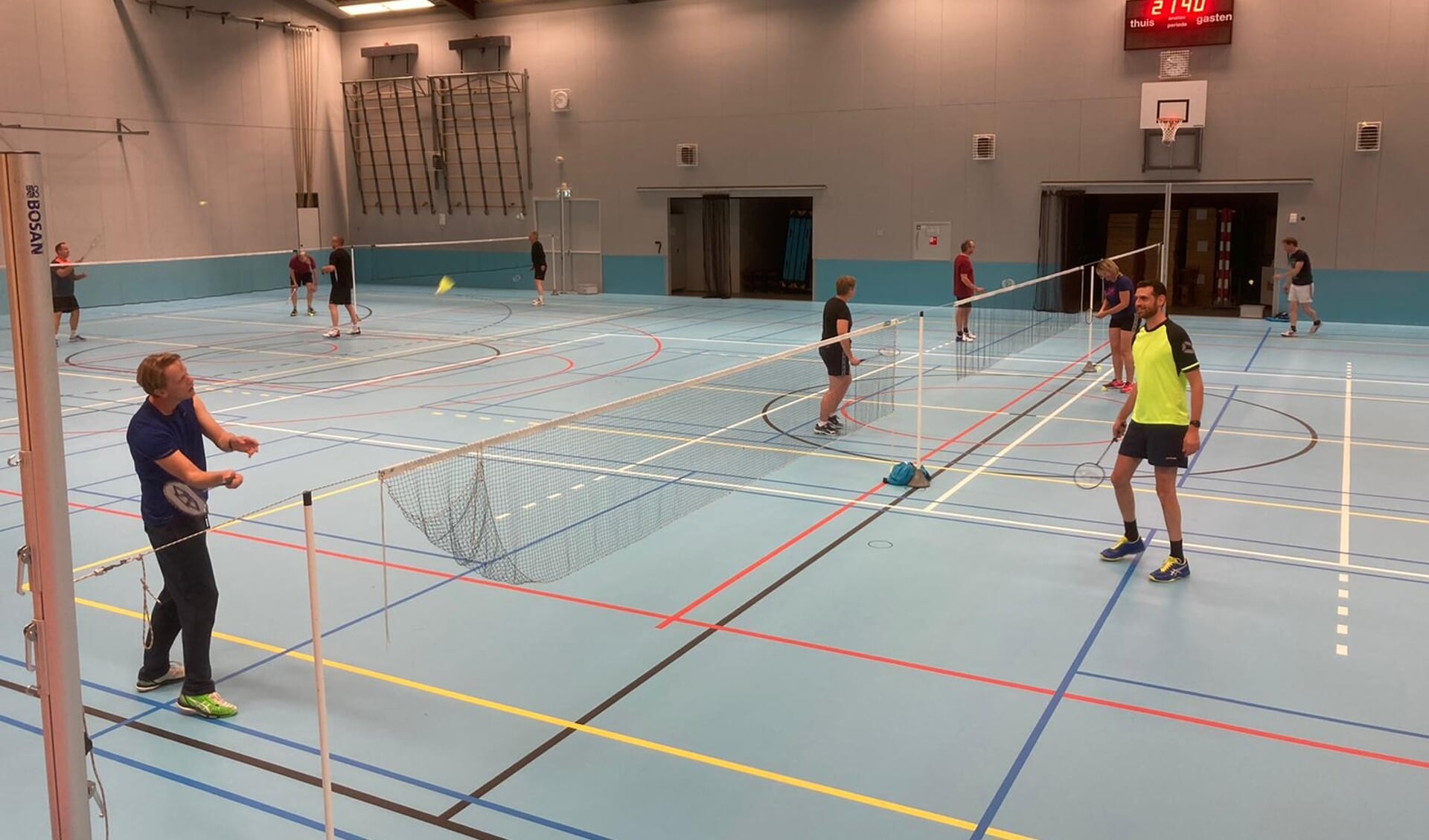 Badmintonclub Scarabee geeft clinic aan leden volleybalclub Pieter Brueghel