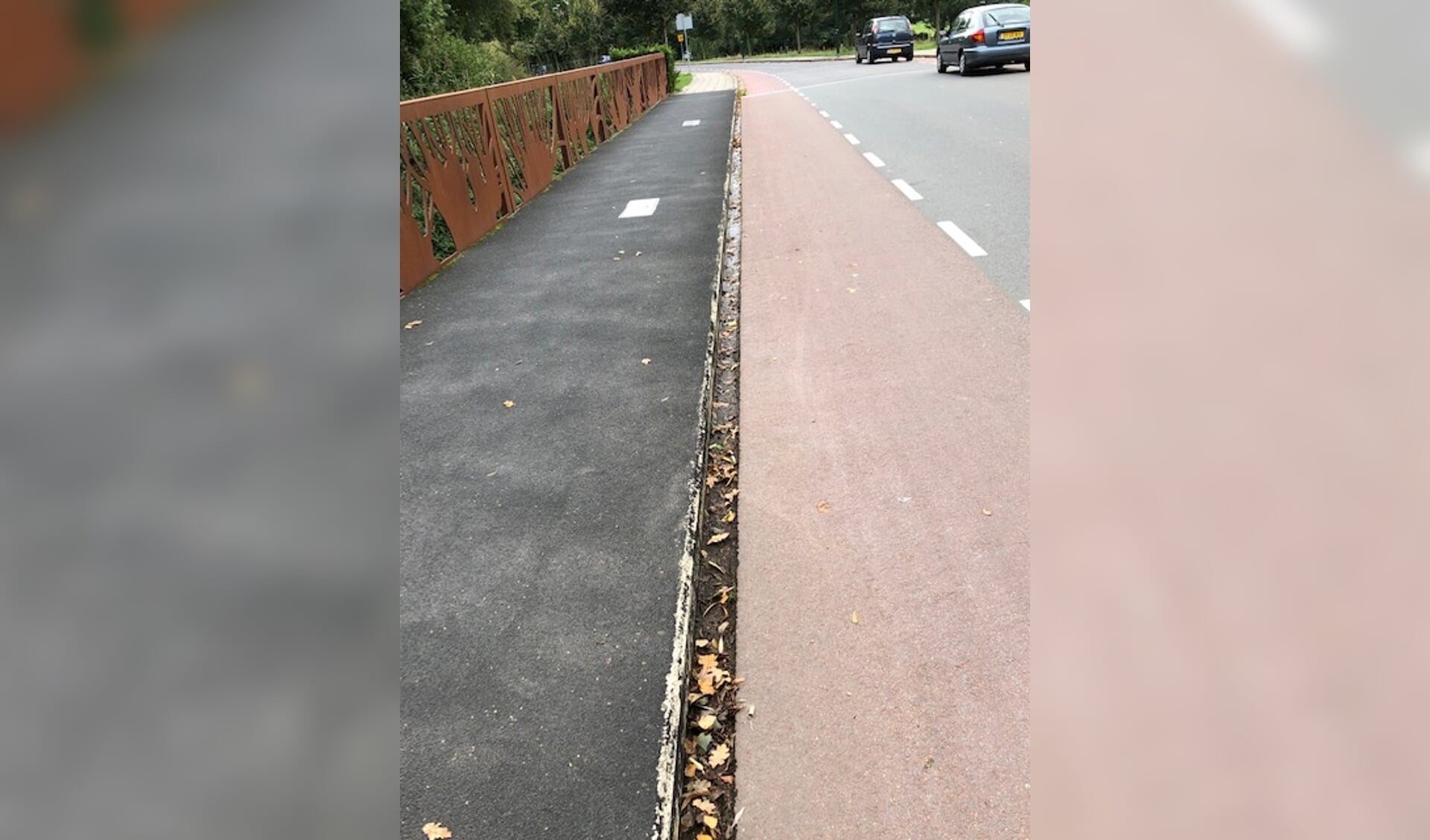 De gleuf op de brug is nog steeds niet voorzien van een rooster