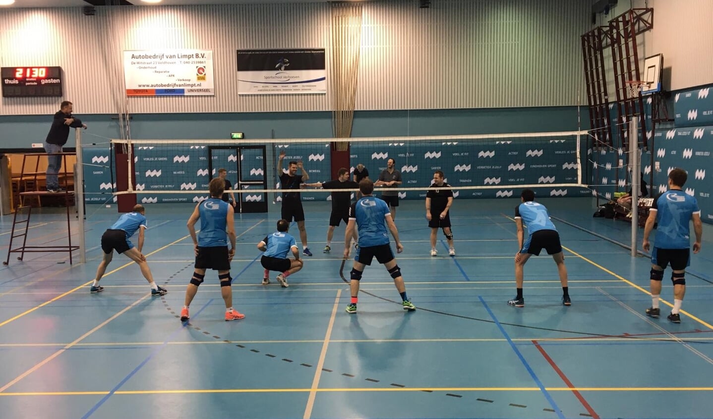 Heren 1 staat klaar voor de service van VC Bello