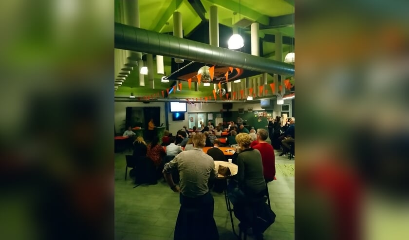 Betrokkenen die namens hun sportclub of (maatschappelijke) organisatie serieus meedenken, meepraten en discussiëren over concrete ideeën, initiatieven en activiteiten voor het Lokaal Sportakkoord | Fotonummer: 5e030c