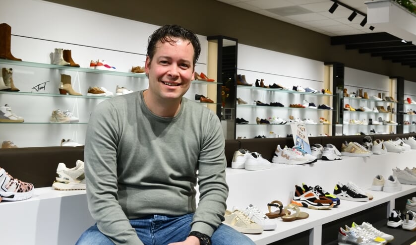 Bart Boudewijns in de vernieuwde winkel | Fotonummer: 1ba471