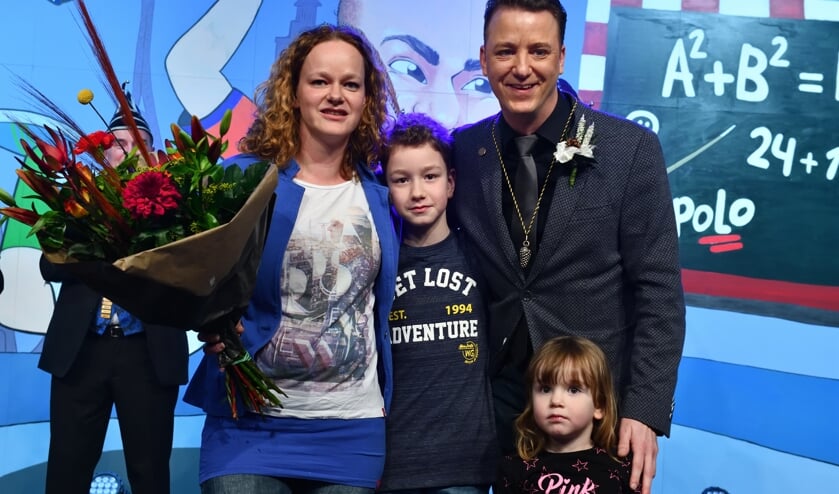 Remco samen met zijn gezin op het podium | Fotonummer: 53ff72
