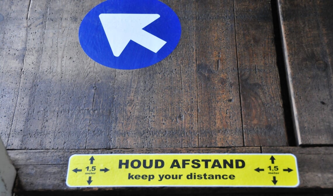 <p>De anderhalve meter wordt weer verplicht</p>