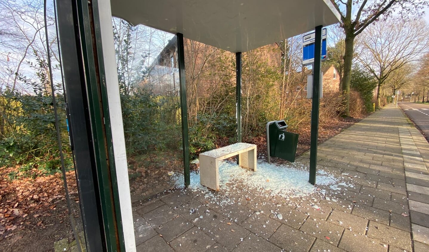 Bushalte 'opgeblazen' door vuurwerk