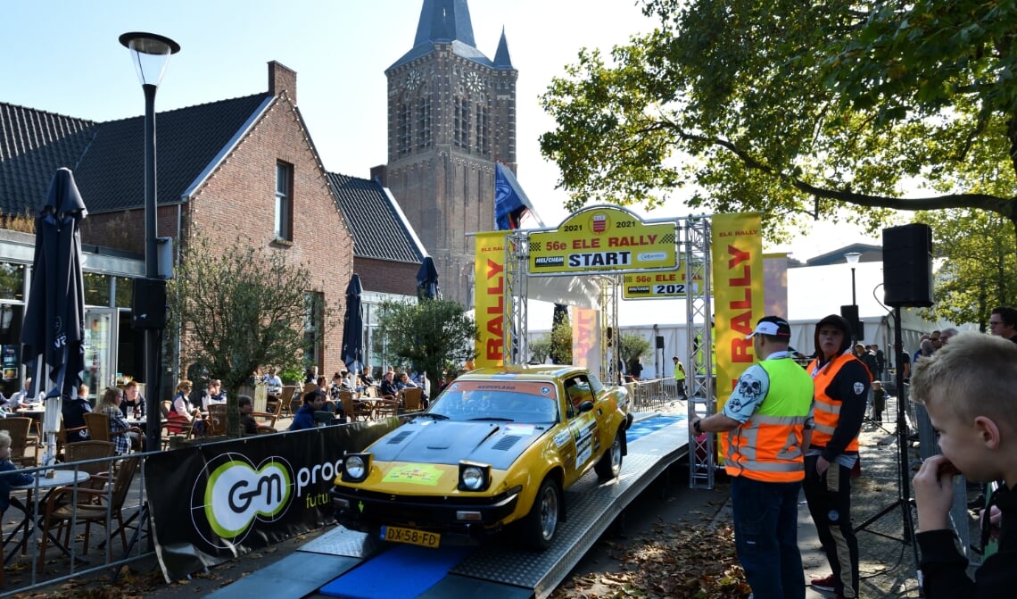 <p>De 56e ELE Rally ging van start in het centrum van Son en Breugel</p>