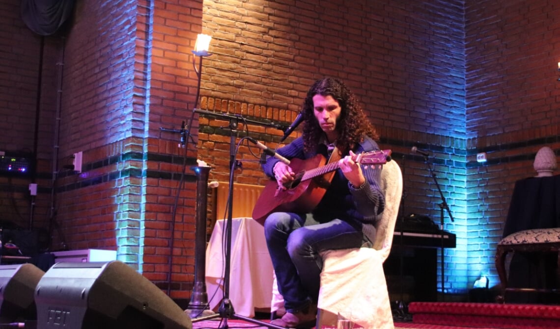 Ben Bedford laat het publiek genieten van zijn muziek
