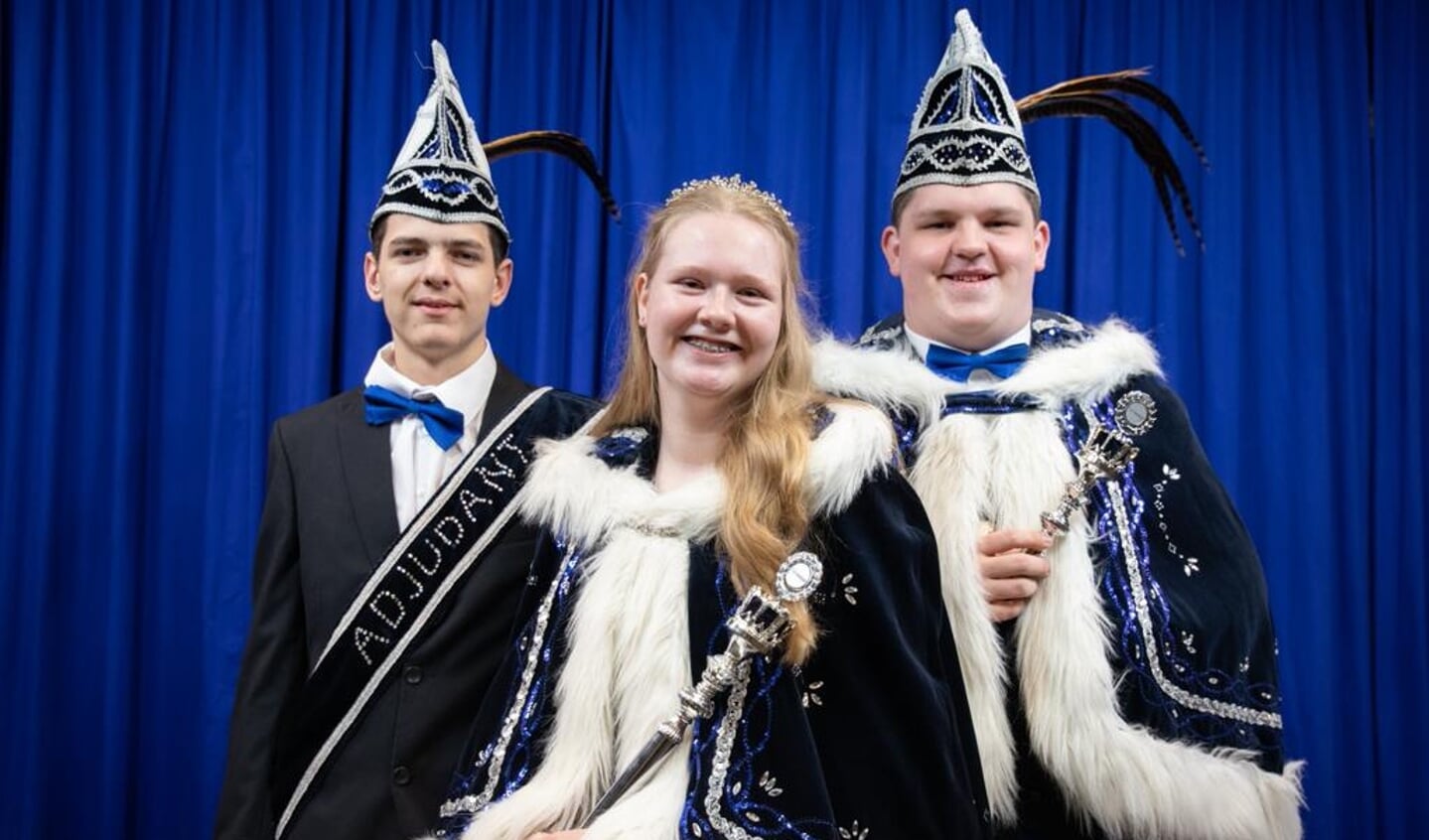 V.l.n.r.: Adjudant Stan, jeugdprinses Sanne en jeugdprins Cody Jay