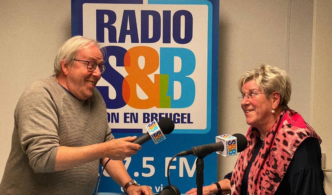 <p>De presentatoren Han (l) en Jan (r)</p>