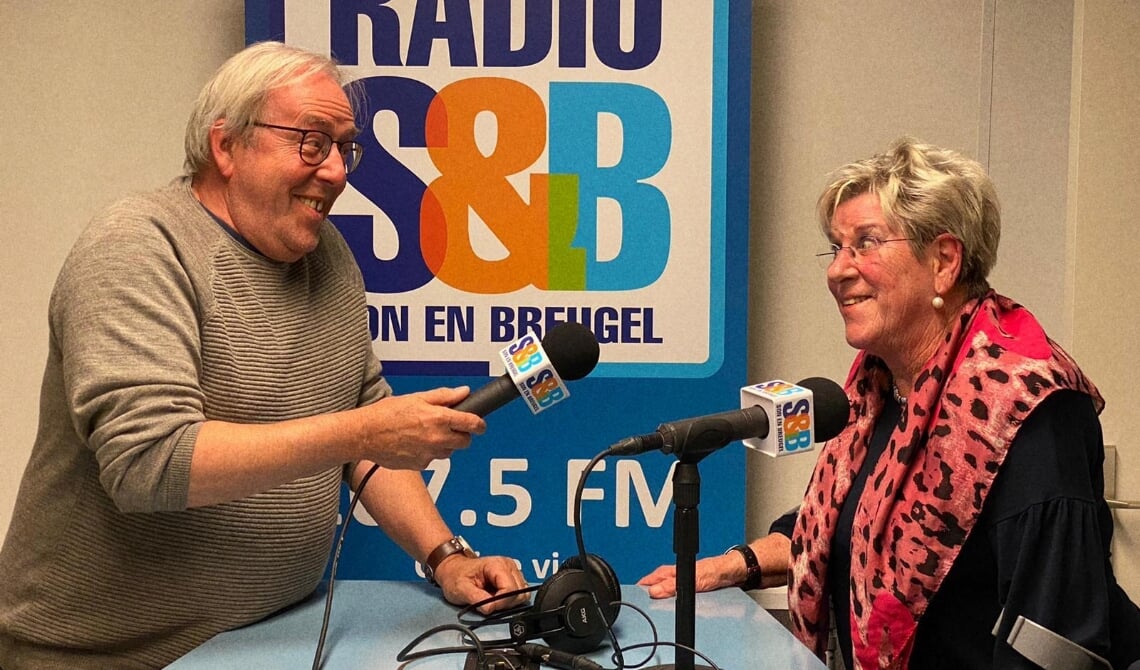 <p>De presentatoren Han (l) en Jan (r)</p>