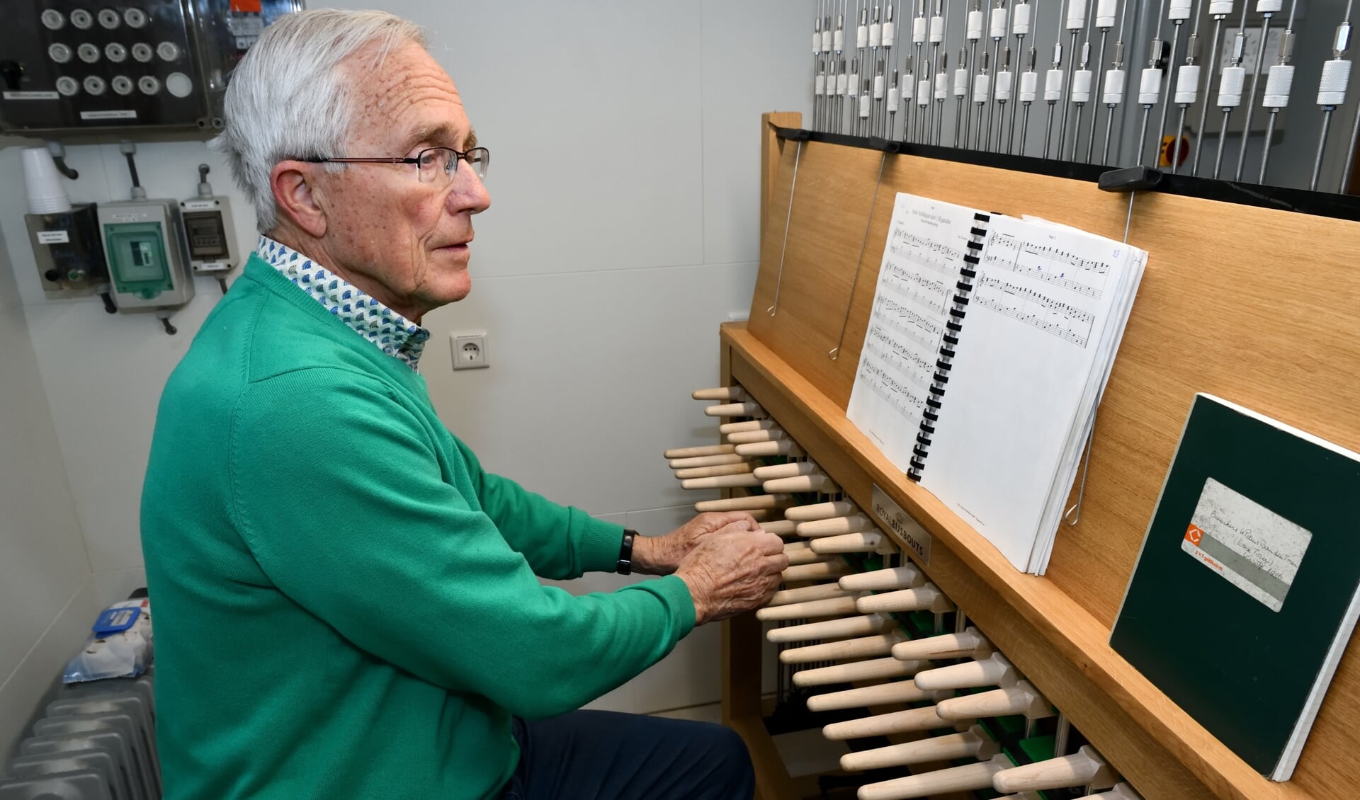 Cor Nooijen op het modernste speelklavier