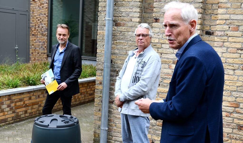 V.l.n.r.: Wethouder Van Liempd, Harrie van Rooij en wethouder Jan Boersma