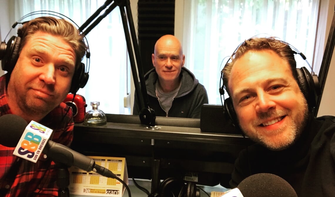 <p>De programmamakers Flip Verhagen (l) en Niels de Goede (r) en technicus Mario Smulders (m)</p>