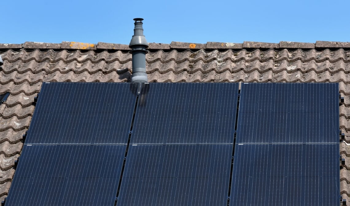<p>Het laten plaatsen van zonnepanelen kan een van de stappen zijn in het verduurzamen </p>