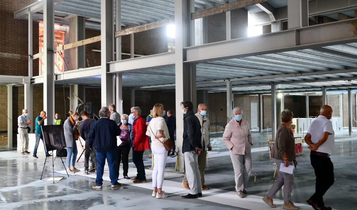 <p>Veel belangstelling voor de open dag van het dorpshuis in aanbouw</p>
